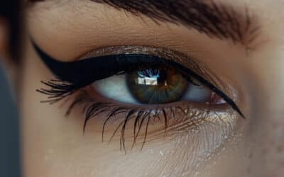Eyeliner Graphique : Techniques pour un eye-liner audacieux et moderne